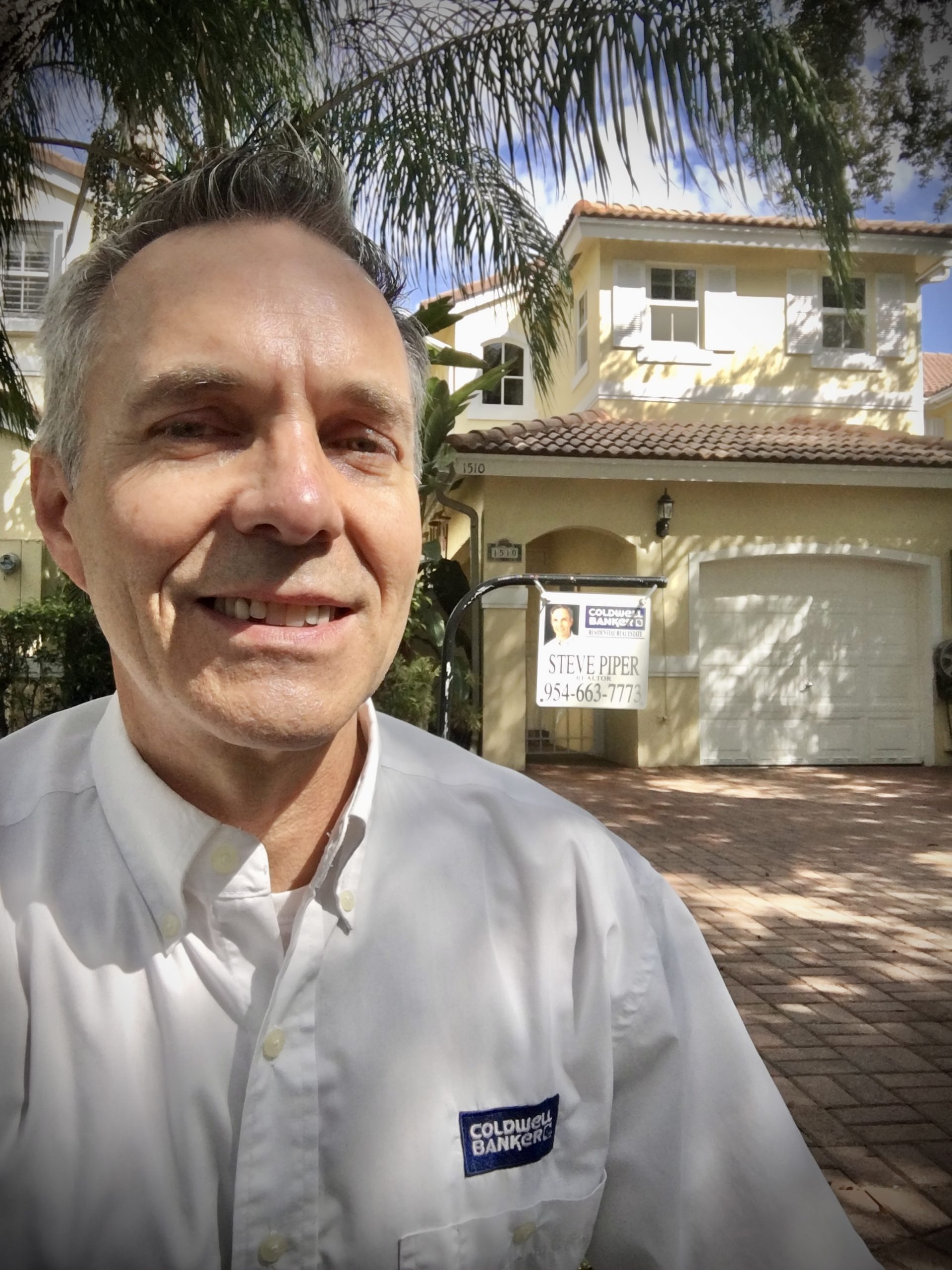 Steve Piper in front of a listing in West Lake Village