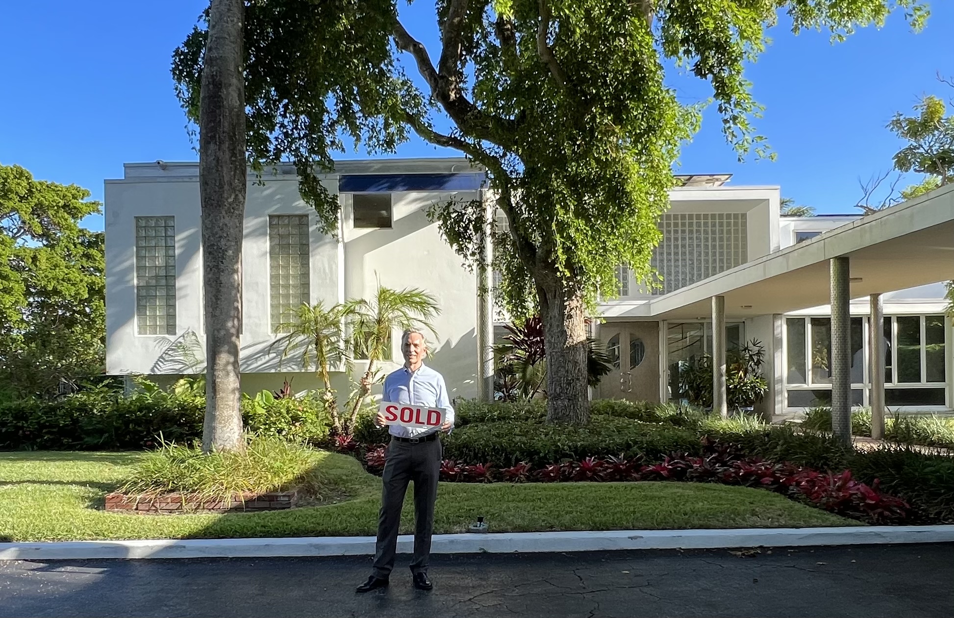 Steve Piper helped his buyers purchase this Hollywood Lakes waterfront home